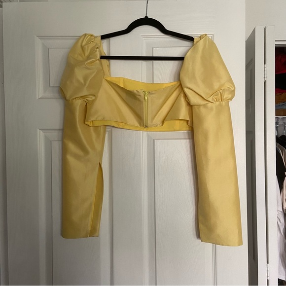 Macgraw Puff Sleeve Crop Top in Butter Yellow, Cropped Blouse - Picture 3 of 4
